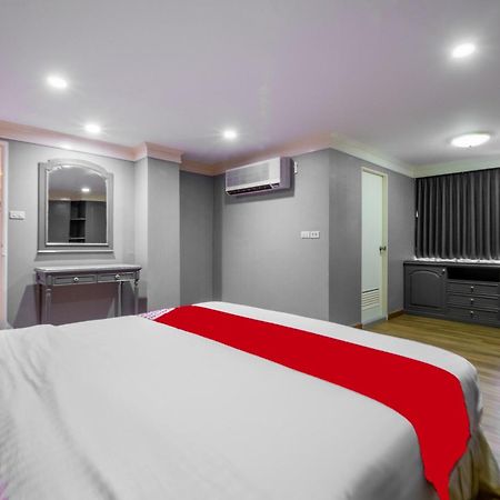 Oyo 1042 Boon'S Residence Bangkok Extérieur photo