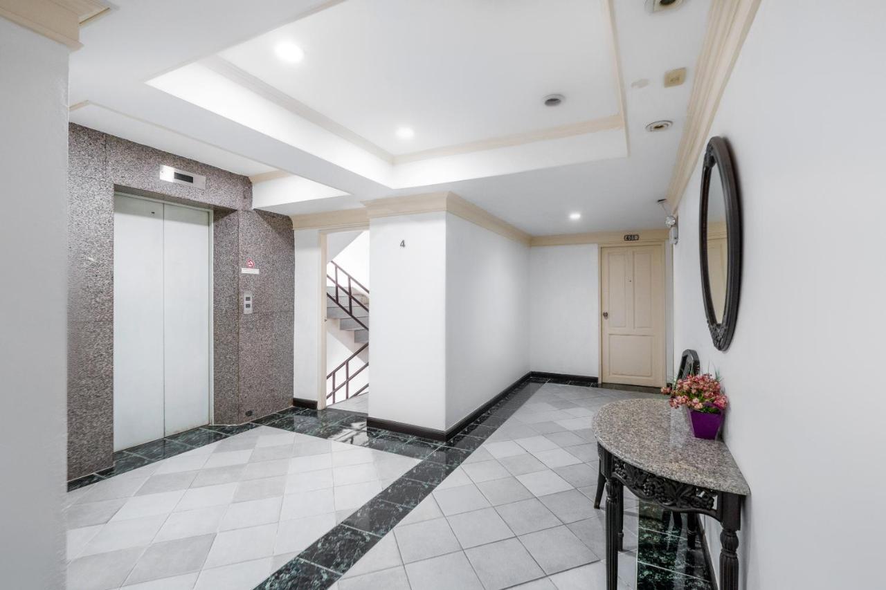 Oyo 1042 Boon'S Residence Bangkok Extérieur photo